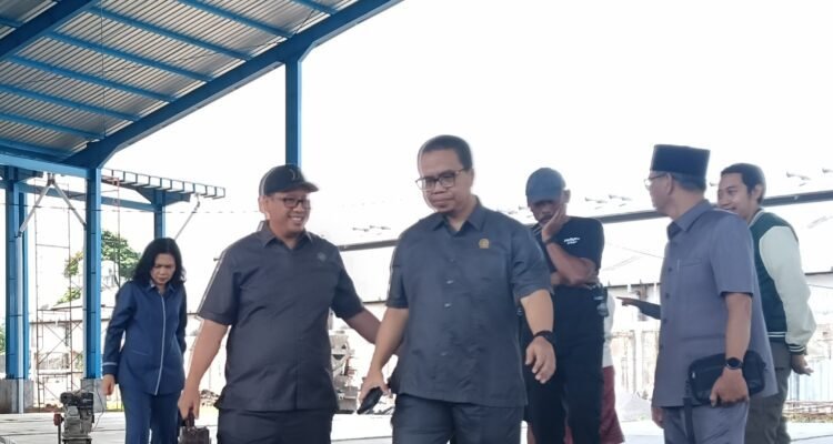 Komisi B saat sidak Relokasi Pasar Gadang Ketua Komisi B Bayu Rekso Aji: Relokasi Pedagang Pasar Gadang Ditarget Rampung Akhir April