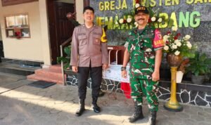 Babinsa Gadang Pastikan Ibadah Jumat Agung di GKJW Berlangsung Aman dan Khidmat