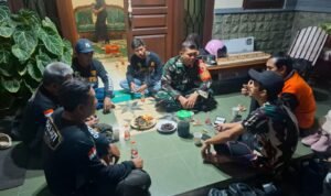 Anjangsana Babinsa Jatimulyo Perkuat Keamanan, Warga dan Linmas Beri Apresiasi.