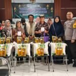 bantuan Babinsa Klojen Kawal Distribusi Bantuan Pangan untuk Warga Kelurahan Bareng