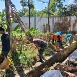 Perkuat Gotong Royong, Babinsa Bakalkrajan Kerja Bakti Bersama Warga