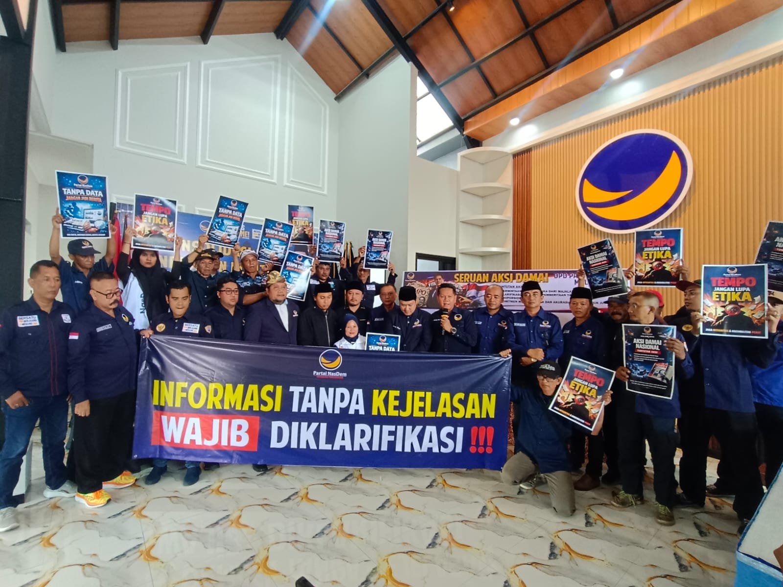 Dipimpin Suyadi, DPD Nasdem Malang Raya Gelar Aksi Damai Desak Media Klarifikasi Pemberitaan Surya Paloh.