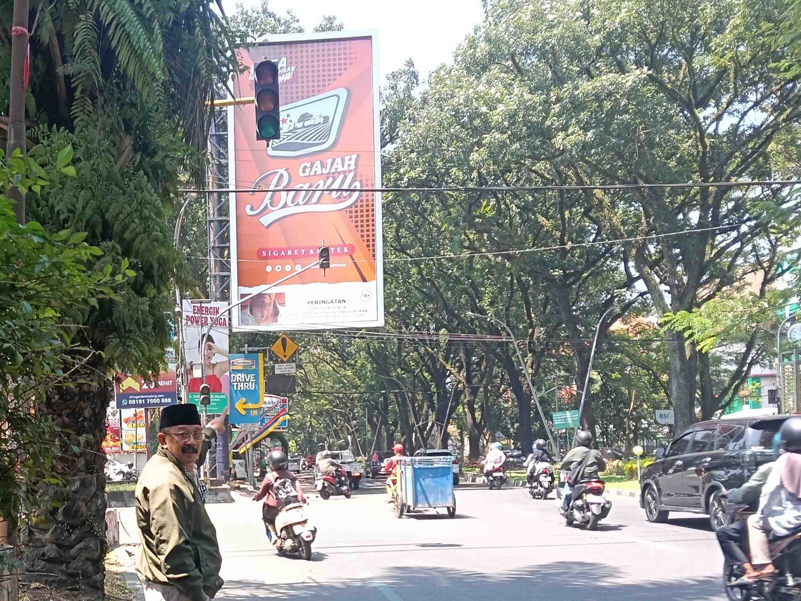 Reklame Rokok Kepung Sekolah, DPRD Kota Malang Geram: Perda Dilanggar Demi Kejar PAD?