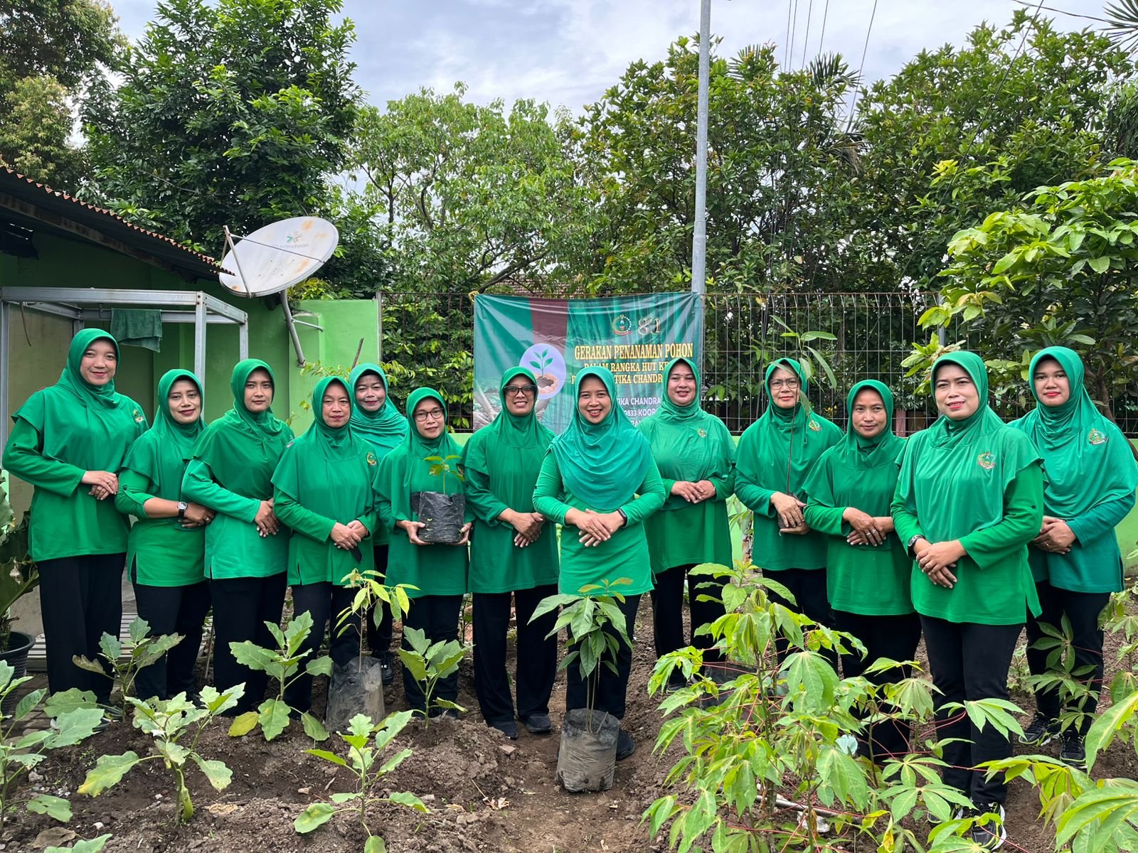 Persit Kodim 0833 Kota Malang Tanam Pohon Serentak di Blimbing