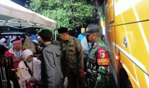 Babinsa Blimbing Monitoring Pemberangkatan Calon Jamaah Haji Kota Malang 1447 H/2026 M