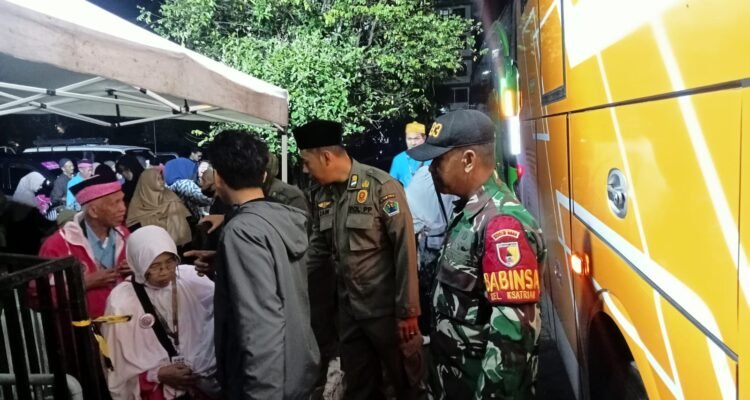 Babinsa Blimbing Monitoring Pemberangkatan Calon Jamaah Haji Kota Malang 1447 H/2026 M