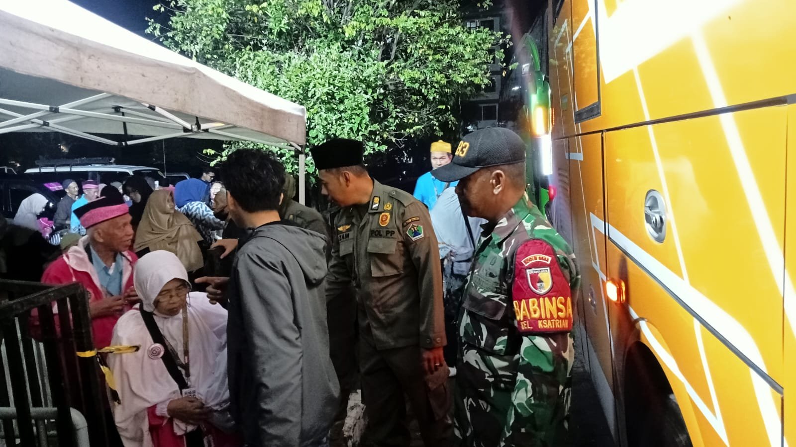 Babinsa Blimbing Monitoring Pemberangkatan Calon Jamaah Haji Kota Malang 1447 H/2026 M