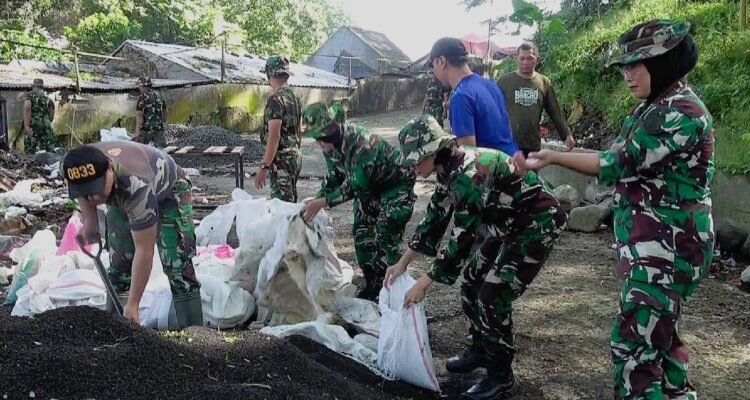 Kowad Kodim 0833 Bantu Pembangunan Jembatan Perintis Garuda di Klojen