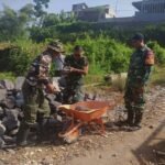 Guyub Rukun, TNI–Warga Kompak Bangun Jembatan Perintis Garuda di Sukun.