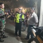 Babinsa Bareng Intensifkan Komsos, Warga Diajak Aktif Jaga Keamanan Lingkungan