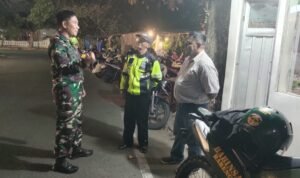 Babinsa Bareng Intensifkan Komsos, Warga Diajak Aktif Jaga Keamanan Lingkungan