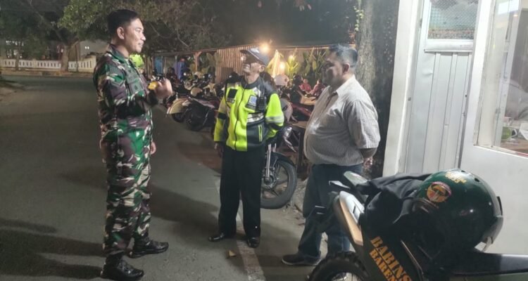 Babinsa Bareng Intensifkan Komsos, Warga Diajak Aktif Jaga Keamanan Lingkungan