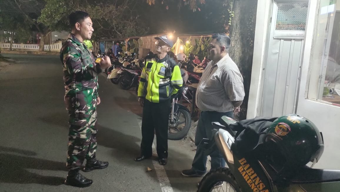 Babinsa Bareng Intensifkan Komsos, Warga Diajak Aktif Jaga Keamanan Lingkungan