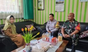 komsos Babinsa dan Bhabinkamtibmas Komsos Humanis di SMAN 6 Malang