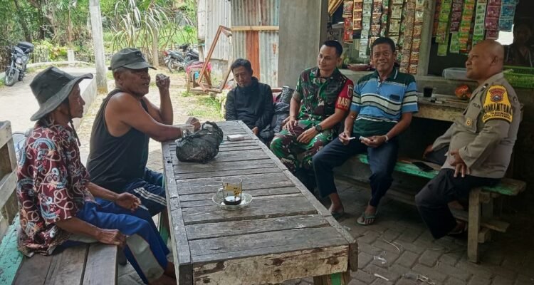 Komsos Babinsa Tasikmadu Pererat Silaturahmi TNI dan Warga