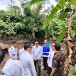 Wahyu Hidayat Turun ke Bantaran Amprong, Siapkan Solusi Bertahap Atasi Banjir Kiriman.