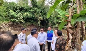 Wahyu Hidayat Turun ke Bantaran Amprong, Siapkan Solusi Bertahap Atasi Banjir Kiriman.