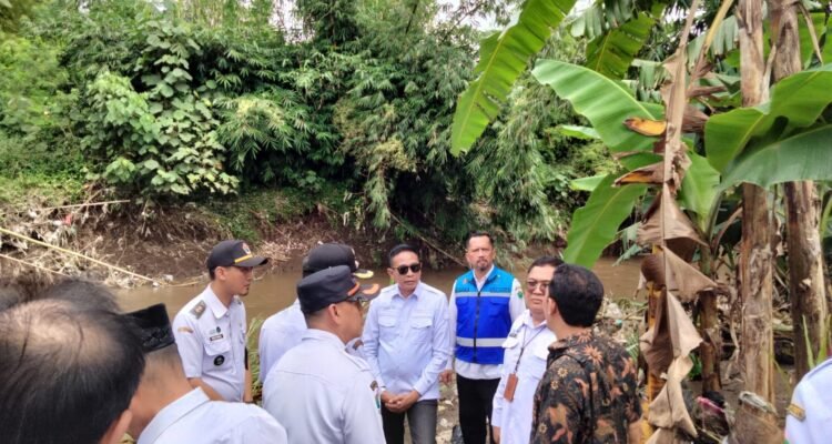 Wahyu Hidayat Turun ke Bantaran Amprong, Siapkan Solusi Bertahap Atasi Banjir Kiriman.