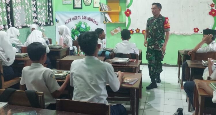 Babinsa Blimbing Kawal Makan Bergizi Gratis, Investasi Nyata untuk Generasi Sehat