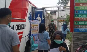 Babinsa Klojen Dampingi Skrining Kesehatan Paru Warga Kasin