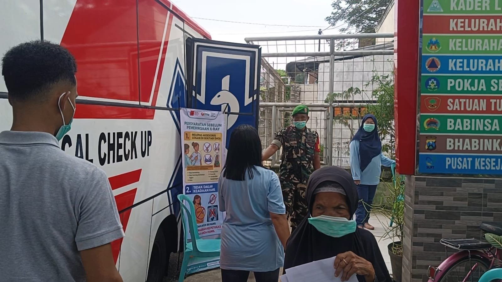 Babinsa Klojen Dampingi Skrining Kesehatan Paru Warga Kasin