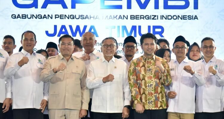 Menko Pangan Zulkifli Hasan Gaspol! Lantik DPW GAPEMBI Jatim, Ajak Kawal Ketat Program MBG
