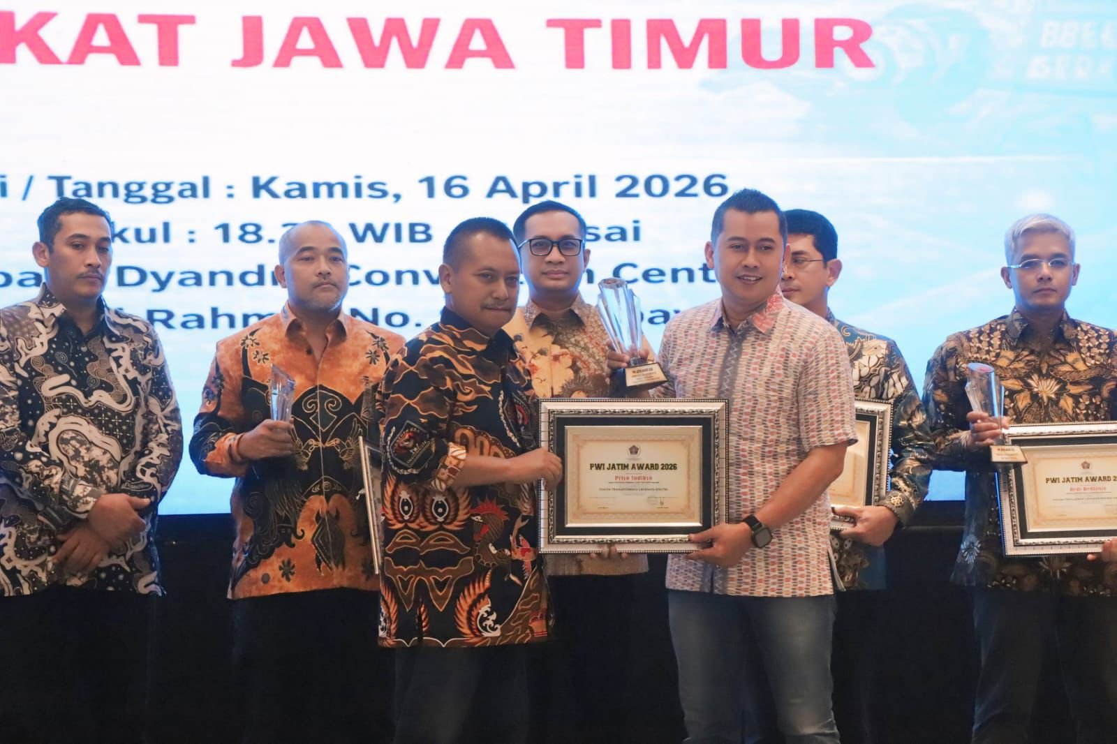 Transformasi Digital Tugu Tirta Berbuah Prestasi, Priyo Sudibyo Raih PWI Jatim Award 2026.