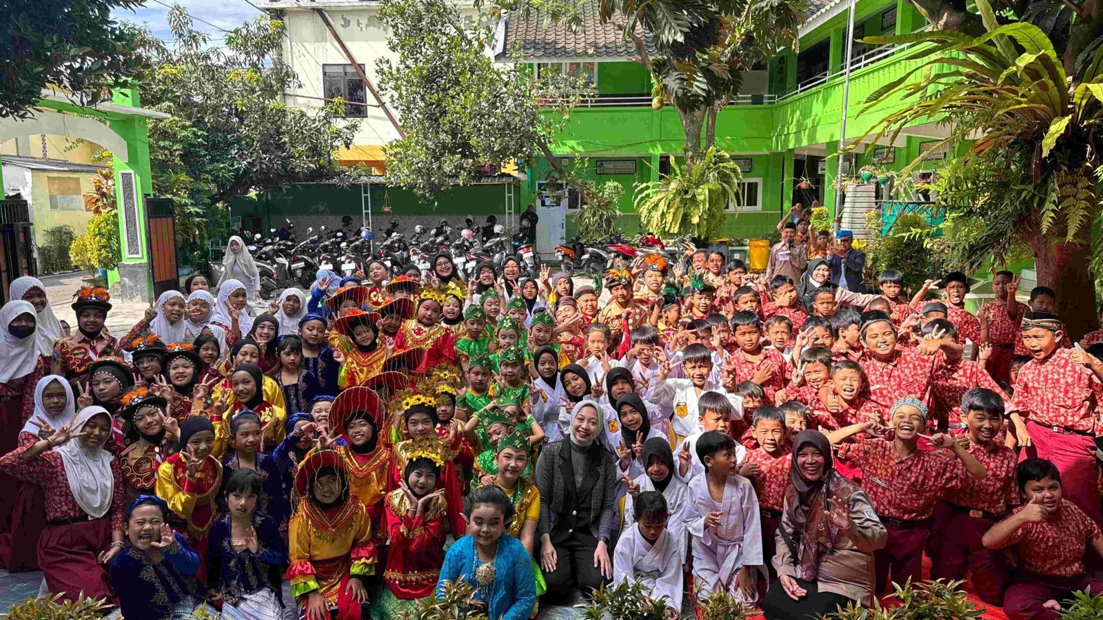 Seragam Gratis Disorot DPRD: “Jangan Setengah Hati, Harus Utuh dan Bebas Stigma!”