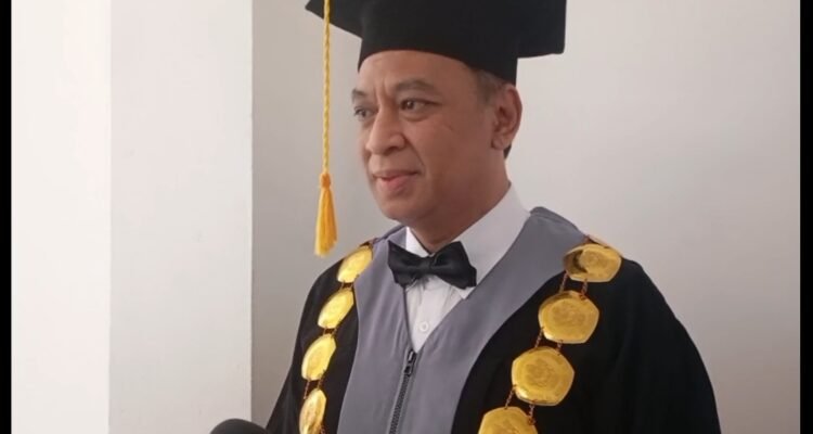 400 Lulusan UNITRI Dikukuhkan, Siap Bersaing dengan Sertifikasi dan Peluang Global