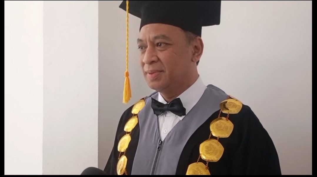 400 Lulusan UNITRI Dikukuhkan, Siap Bersaing dengan Sertifikasi dan Peluang Global