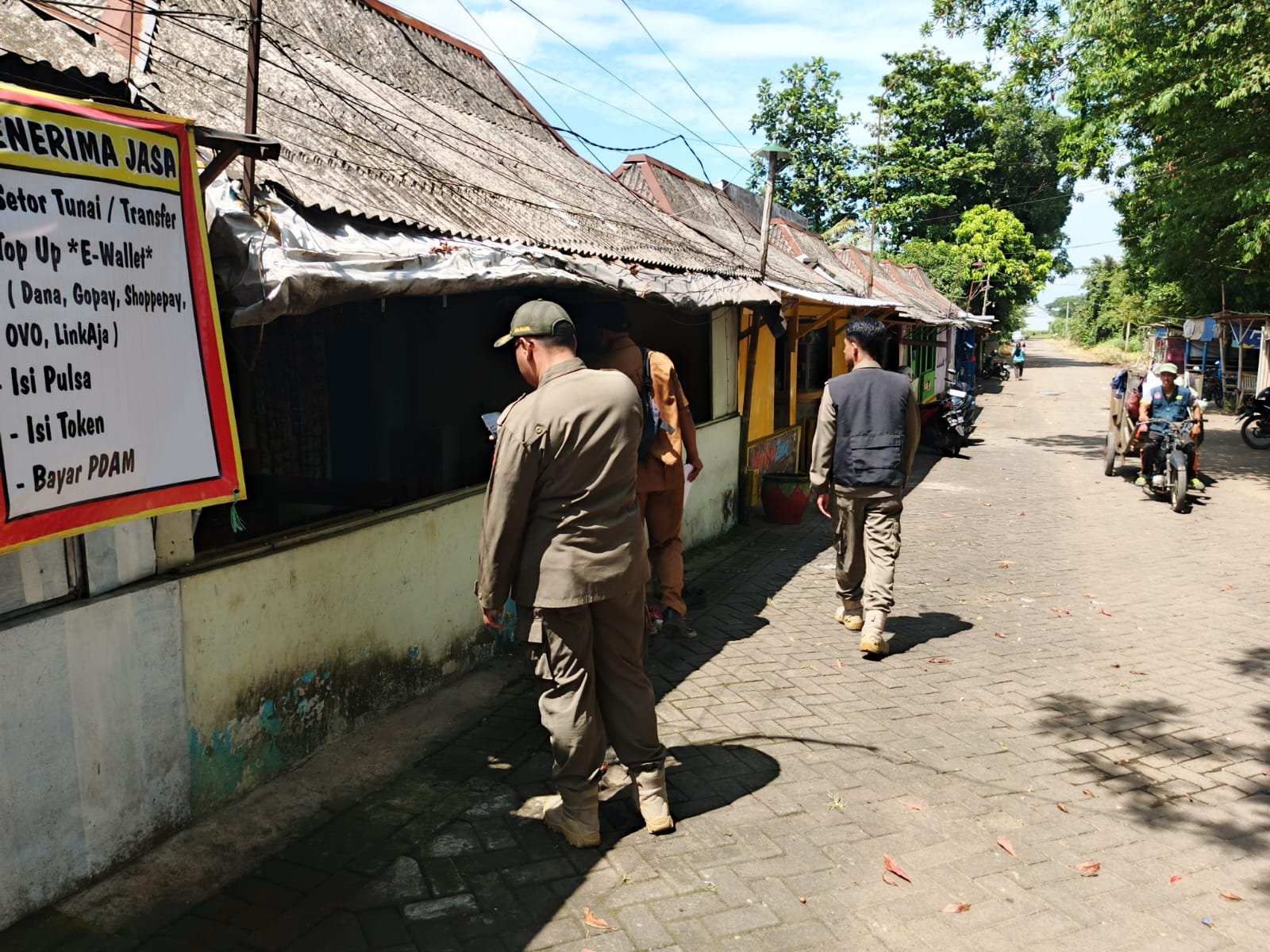 Pemkot Malang Sikat Warung Ilegal di RTH, 40 Lapak Disodori SP1—Pedagang Resah, Warga Dukung