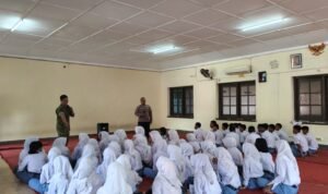 siswa Babinsa Bareng Tanamkan Wawasan Kebangsaan, Siswa SRMA 22 Kota Malang