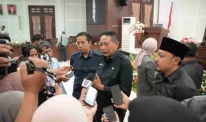 wahyu Wali Kota Malang Jawab Sorotan Fraksi: Parkir, PBG hingga WFH Jadi Fokus Perbaikan.