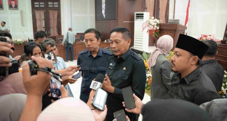 wahyu Wali Kota Malang Jawab Sorotan Fraksi: Parkir, PBG hingga WFH Jadi Fokus Perbaikan.