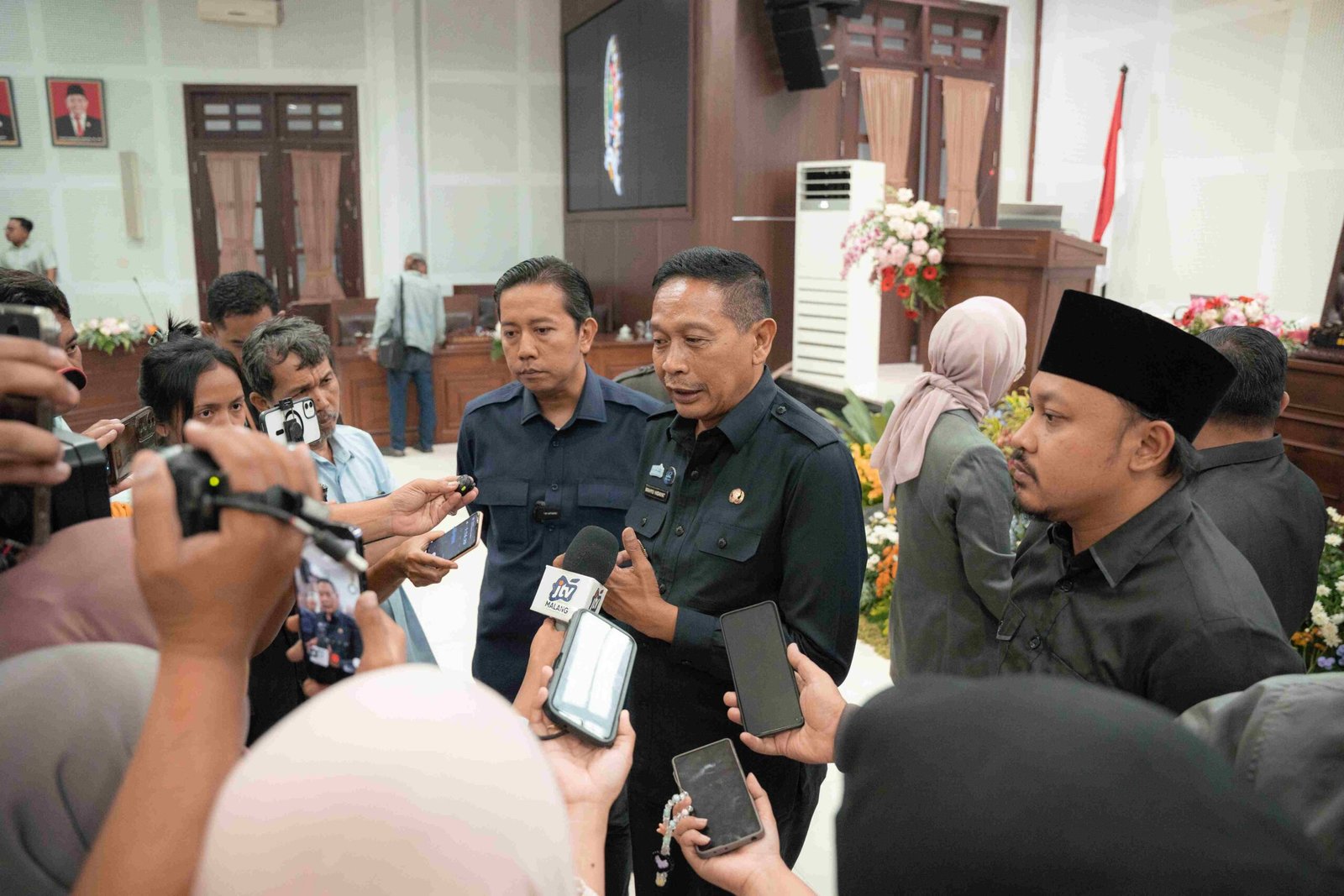 Wali Kota Malang Jawab Sorotan Fraksi: Parkir, PBG hingga WFH Jadi Fokus Perbaikan.