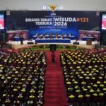 Dari Lapak Hasil Bumi ke Kursi Sekda: Cerita Akhmad Sugiharto Menginspirasi Wisudawan UMM