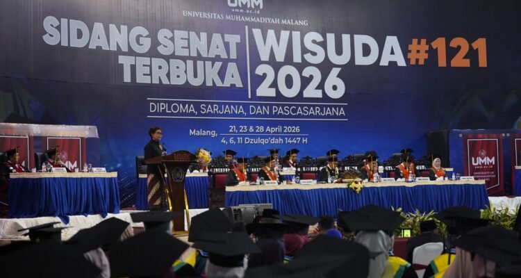Retno Marsudi “Guncang” Wisuda UMM: Dunia Krisis Air, Kampus Putih Diminta Pimpin Solusi Global