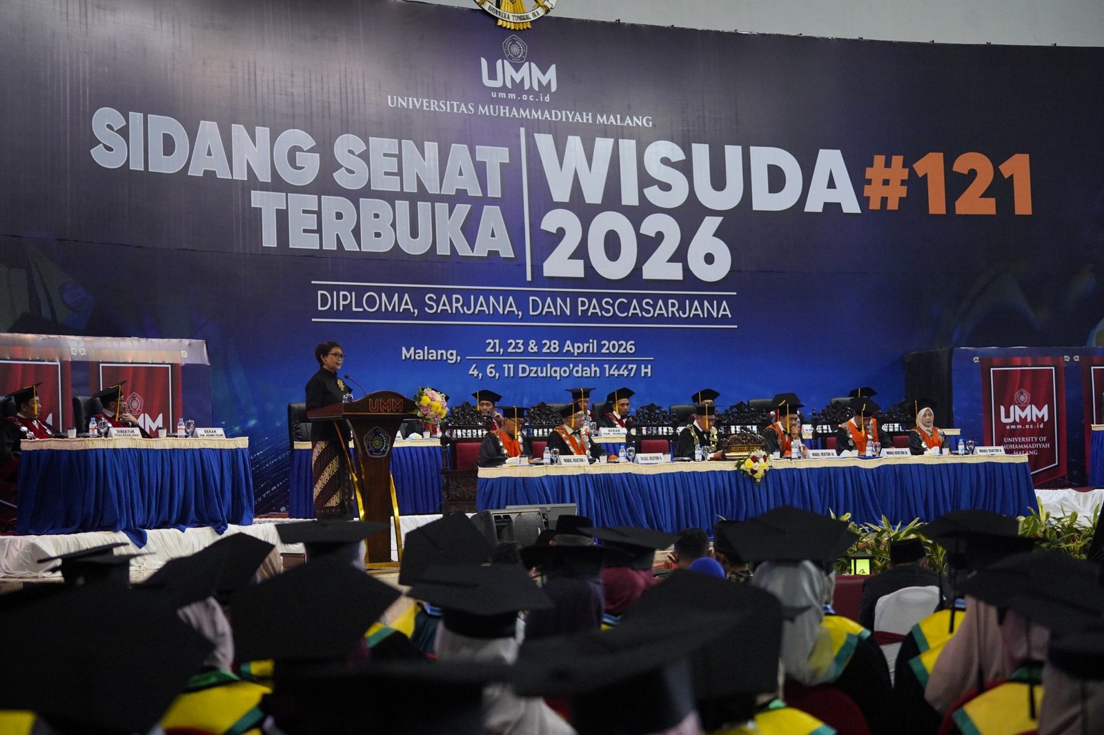 Retno Marsudi “Guncang” Wisuda UMM: Dunia Krisis Air, Kampus Putih Diminta Pimpin Solusi Global