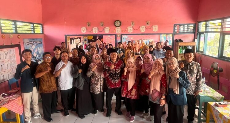 UB Dorong Literasi Digital Guru SD di Lamongan Lewat Pelatihan Visualisasi Data Berbasis AI