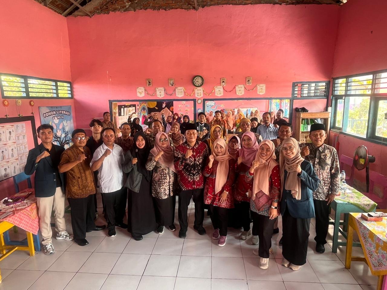 UB Dorong Literasi Digital Guru SD di Lamongan Lewat Pelatihan Visualisasi Data Berbasis AI