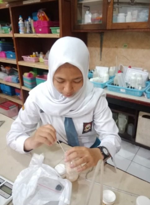 Peneliti Muda SMAN 3 Malang Raih Gold Medal ISIF 2024 lewat Inovasi Salep Herbal Penyembuh Luka Diabetes