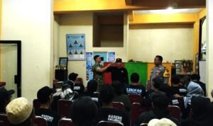 Babinsa Kelurahan Bareng Tingkatkan Kemampuan Satlinmas, Perkuat Sinergi TNI dan Masyarakat