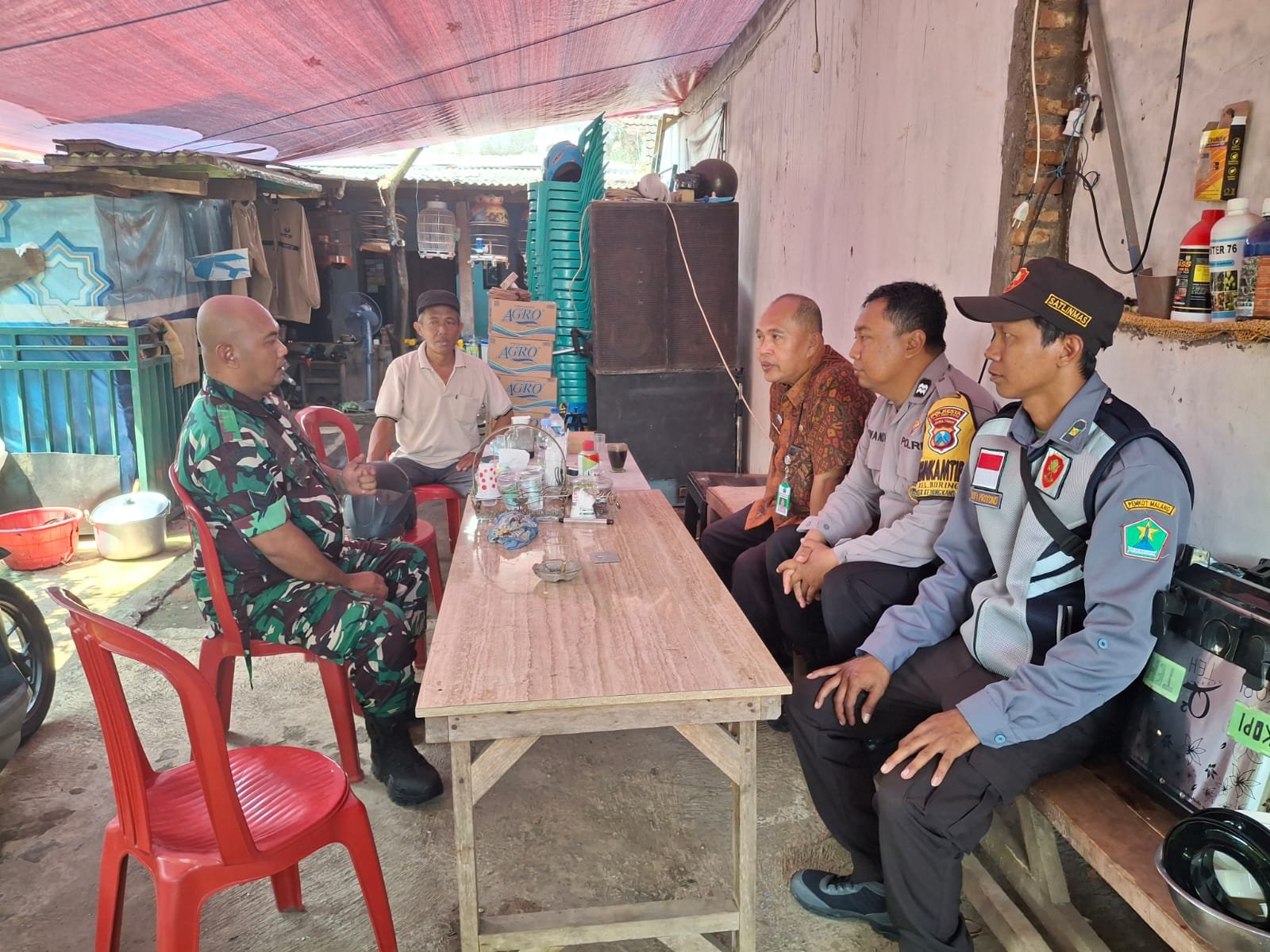 Jelang Pengajian di Kelurahan Buring, Babinsa dan Tiga Pilar Perkuat Koordinasi dengan Warga