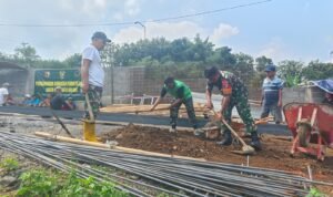 Gotong Royong Kodim 0833 dan Warga Percepat Pembangunan Jembatan Perintis Garuda