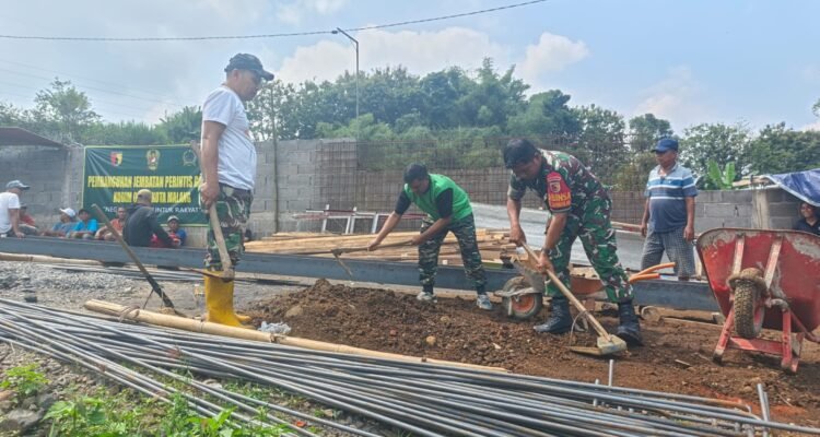 Gotong Royong Kodim 0833 dan Warga Percepat Pembangunan Jembatan Perintis Garuda