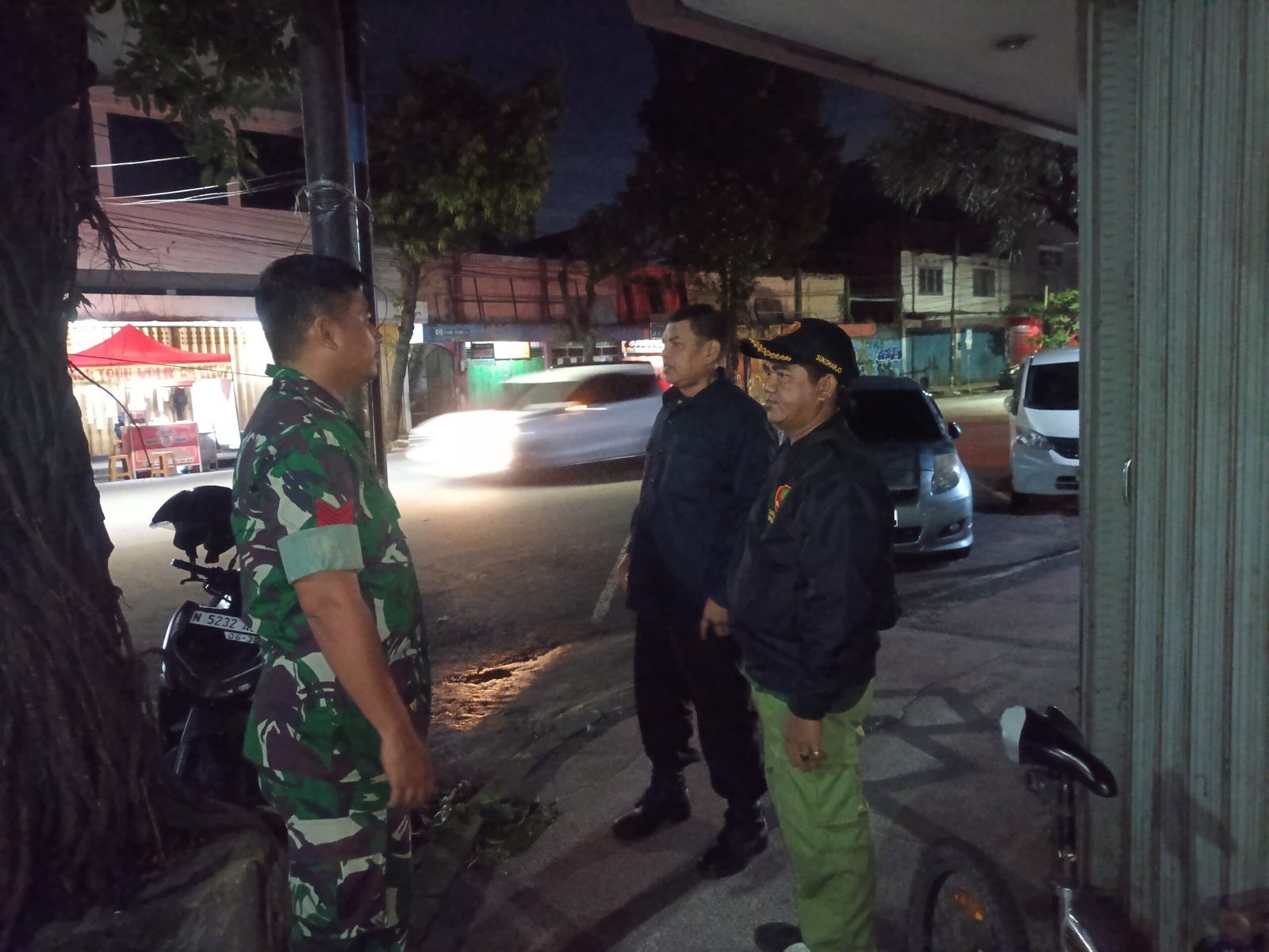 Babinsa Sukoharjo Gelar Patroli Dialogis, Perkuat Kemitraan dengan Warga Jaga Kondusivitas Wilayah