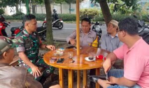 Babinsa Arjosari Perkuat Komsos dengan Tokoh Masyarakat, Wujudkan Lingkungan Aman dan Kondusif