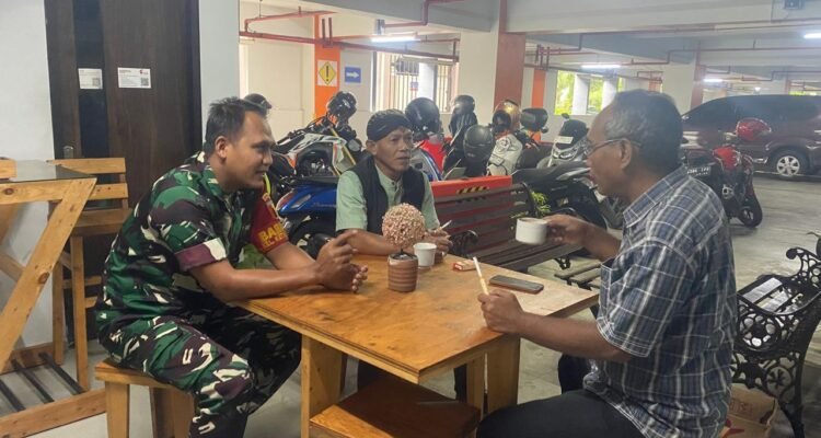 Babinsa Ketawanggede Intensifkan Patroli Dialogis, Perkuat Sinergi dan Kamtibmas Wilayah