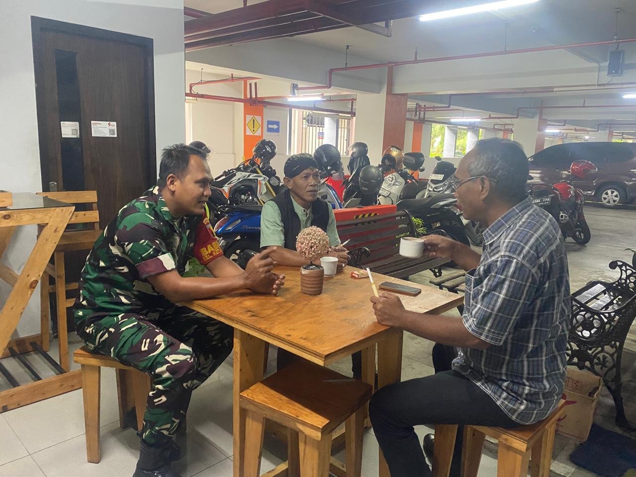 Babinsa Ketawanggede Intensifkan Patroli Dialogis, Perkuat Sinergi dan Kamtibmas Wilayah