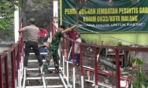 Semangat Gotong Royong, Personel Kodim 0833 Kota Malang Percepat Pembangunan Jembatan Perintis Garuda